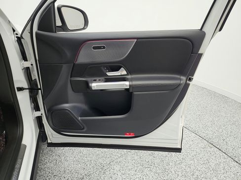 Used 2022 Mercedes-Benz GLB 250 image 26