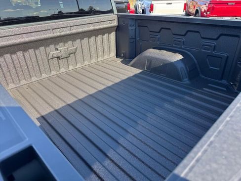 New 2026 Chevrolet Silverado 1500 Custom Trail Boss w/ LPO, Dark Essentials Package image 4