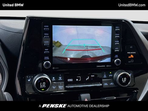 Used 2020 Toyota Highlander XLE FWD image 16