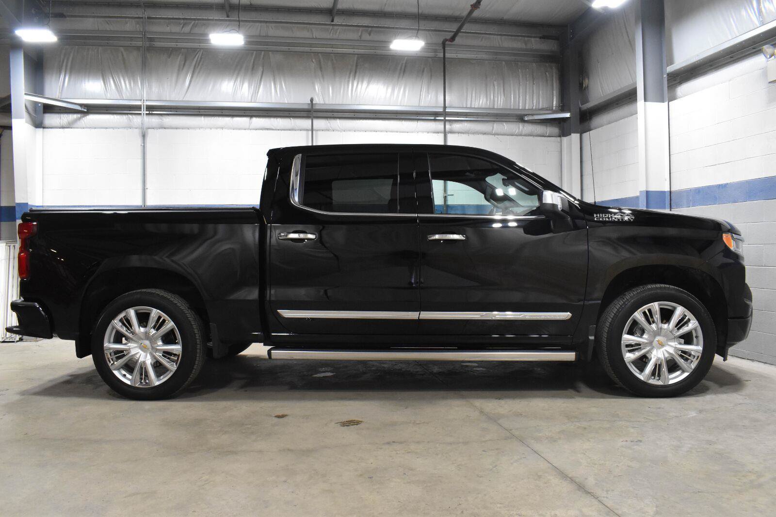 Used 2026 Chevrolet Silverado 1500 High Country w/ Technology Package AWD/4WD image 25