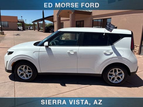 Used 2025 Kia Soul LX FWD image 5