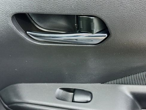 Used 2019 Nissan Kicks SV image 30