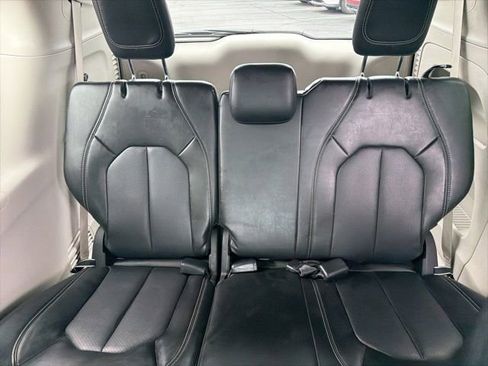 Used 2024 Chrysler Pacifica Touring-L FWD image 30