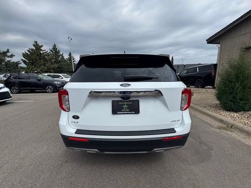 Used 2022 Ford Explorer XLT AWD/4WD image 9