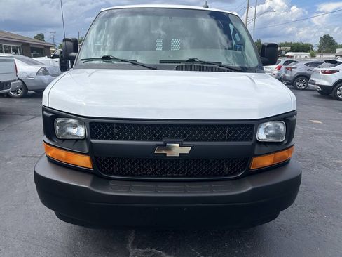 Used 2017 Chevrolet Express 2500 RWD image 4
