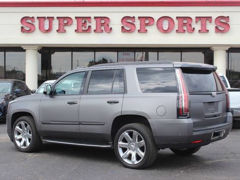 Used 2017 Cadillac Escalade Luxury image 5