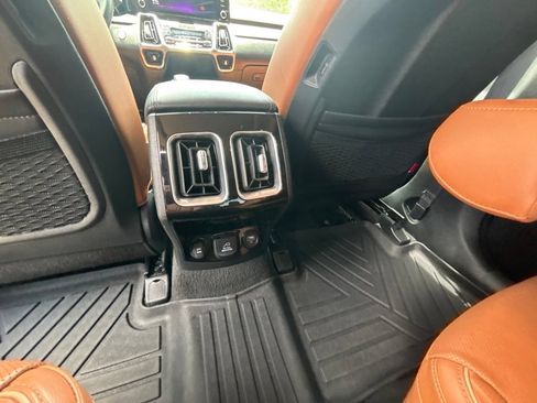 Used 2023 Kia Sorento SX Prestige AWD/4WD image 19