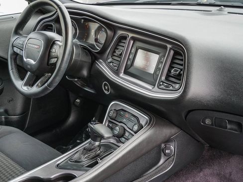 Used 2016 Dodge Challenger SXT image 15