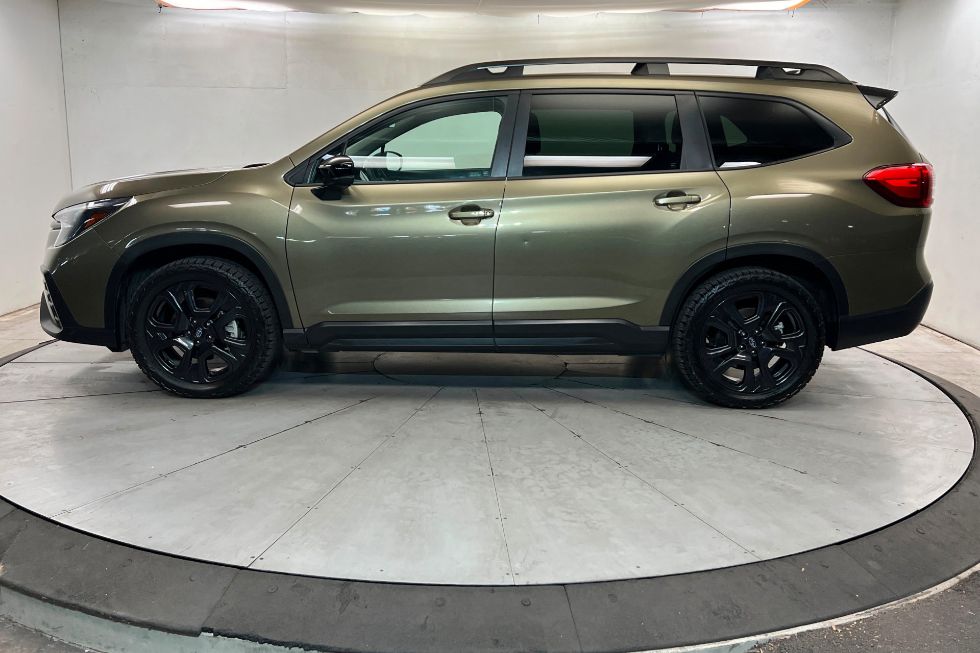 Used 2024 Subaru Ascent Onyx Edition AWD/4WD image 2