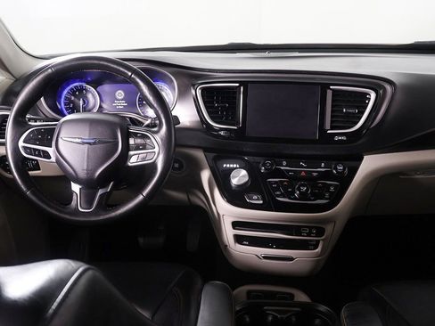 Used 2020 Chrysler Pacifica Touring-L Plus image 48