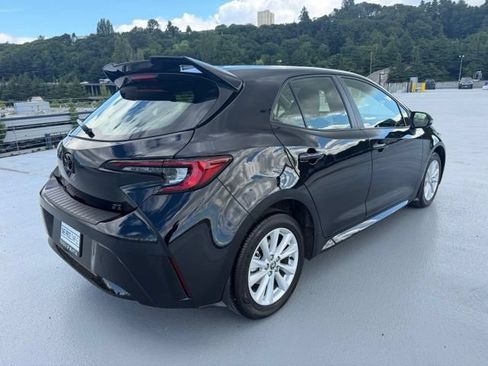 Certified 2025 Toyota Corolla SE w/ SE Package FWD image 5