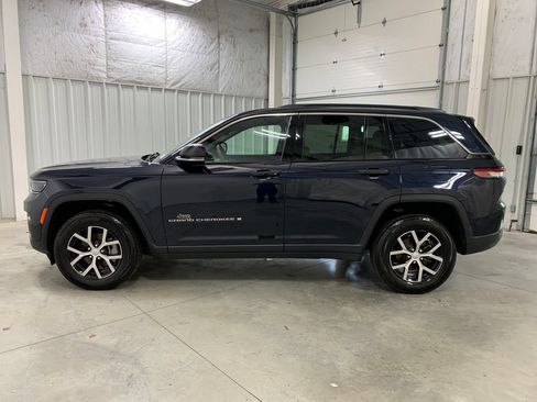 Used 2024 Jeep Grand Cherokee Limited AWD/4WD image 4