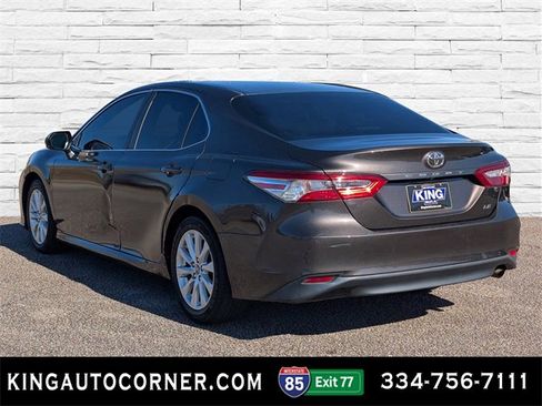 Used 2018 Toyota Camry LE image 7