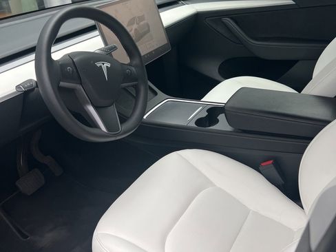 Used 2023 Tesla Model Y Long Range image 14