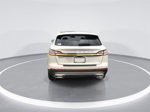 Used 2022 Lincoln Nautilus Reserve image 7