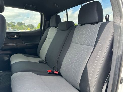 Used 2022 Toyota Tacoma TRD Off-Road w/ Technology Package image 30