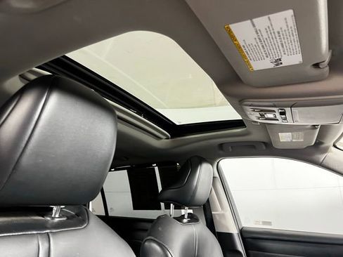 Used 2020 Toyota Highlander XLE image 25