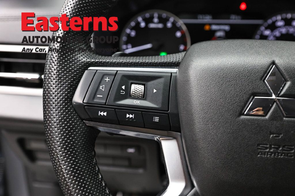 Used 2024 Mitsubishi Outlander SE FWD image 17