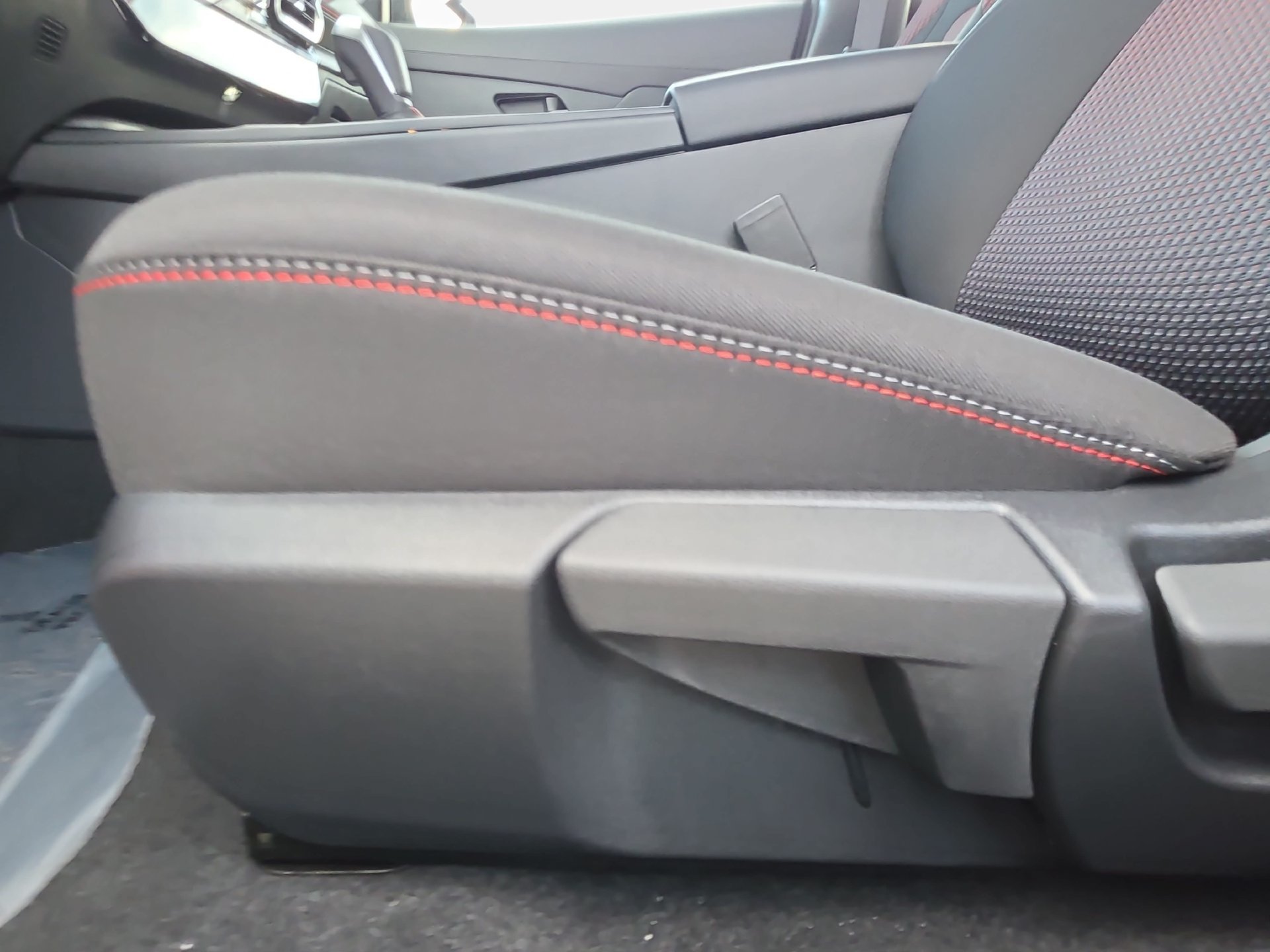 New 2027 Nissan Sentra SR w/ Floor Mat Package FWD image 27
