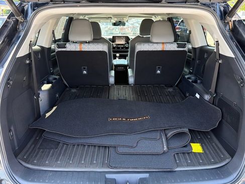 Used 2022 Toyota Highlander Bronze Edition AWD/4WD image 32