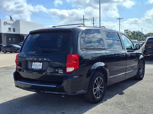 Used 2017 Dodge Grand Caravan GT FWD image 2