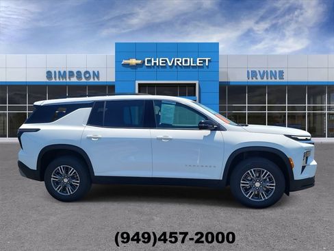 Used 2026 Chevrolet Traverse LT FWD image 9