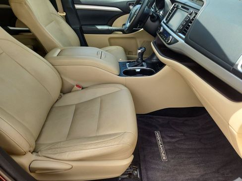Used 2015 Toyota Highlander XLE AWD/4WD image 27