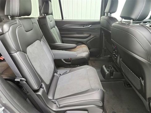 New 2025 Jeep Grand Cherokee L Altitude image 40