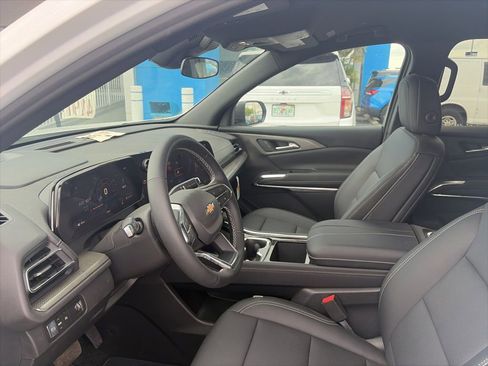 Used 2026 Chevrolet Traverse LT image 12