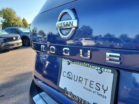 Certified 2021 Nissan Rogue SV image 8