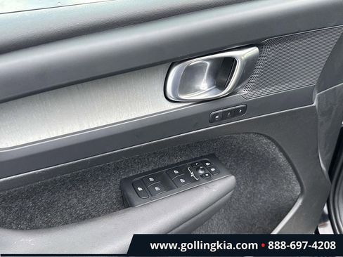 Used 2025 Volvo XC40 B5 Plus image 16