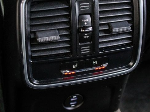 Used 2020 Porsche Macan Base image 35