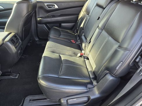 Used 2020 Nissan Pathfinder SL image 29