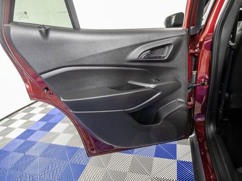 Used 2025 Chevrolet Trax LT w/ LT Convenience Package image 14