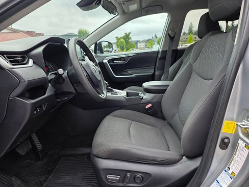 Used 2021 Toyota RAV4 XLE AWD/4WD image 22