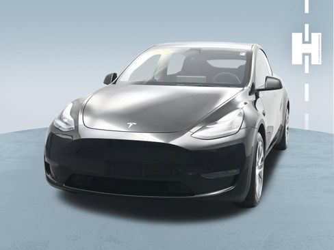 Used 2023 Tesla Model Y Long Range AWD/4WD image 2