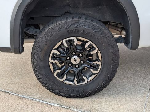 Certified 2025 Chevrolet Silverado 1500 ZR2 w/ Technology Package AWD/4WD image 3