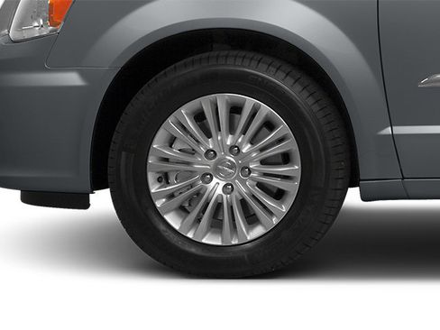 Used 2014 Chrysler Town & Country Touring-L w/ Driver Convenience Group FWD image 13