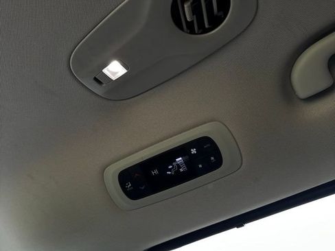Used 2023 Chrysler Pacifica Touring-L FWD image 31