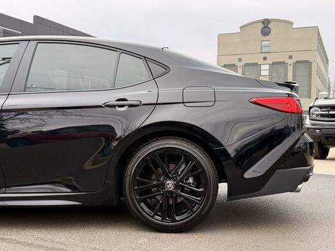 Used 2025 Toyota Camry SE image 5