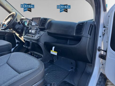 Used 2025 RAM ProMaster 2500 w/ Convenience Group image 12