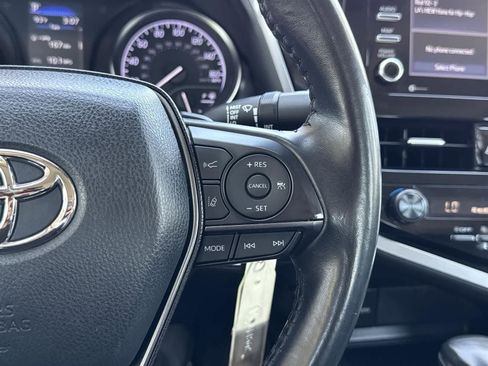 Used 2022 Toyota Camry SE image 11