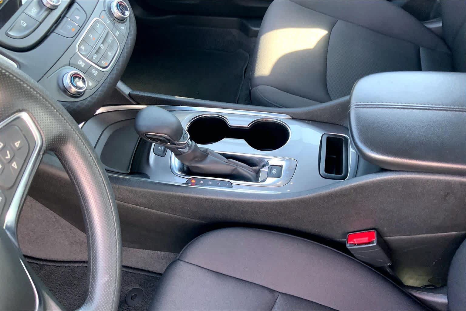 Used 2025 Chevrolet Malibu LT FWD image 17