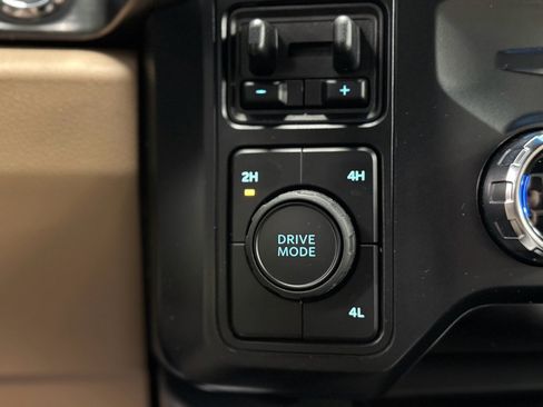 Used 2024 Ford F350 Lariat w/ Chrome Package image 33