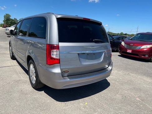 Used 2014 Chrysler Town & Country Touring FWD image 24