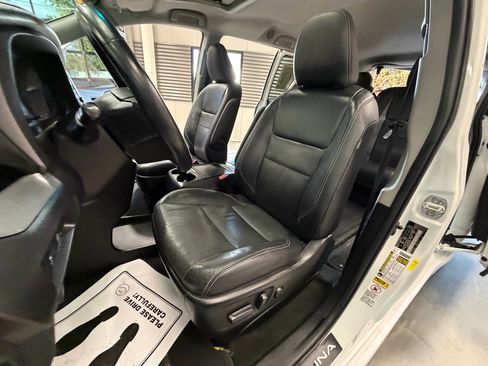 Used 2017 Toyota Sienna SE FWD image 9