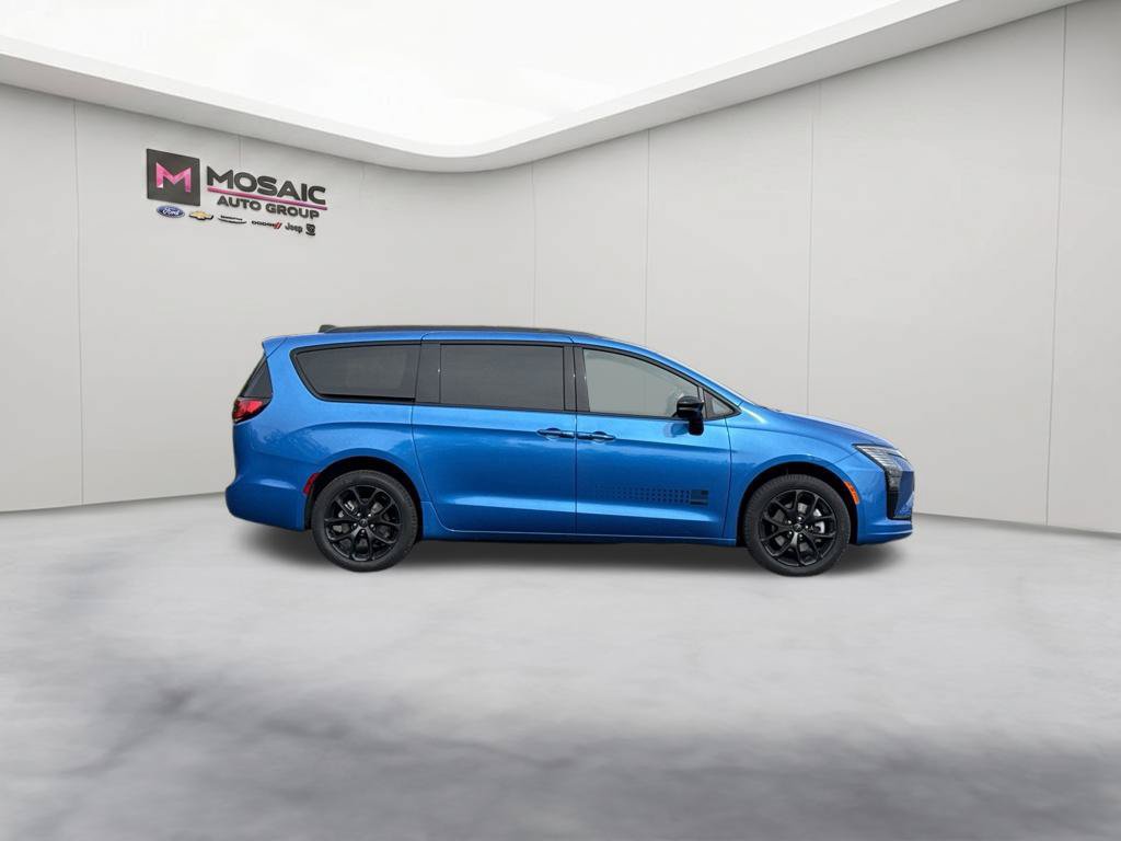 New 2027 Chrysler Pacifica Select AWD/4WD image 8