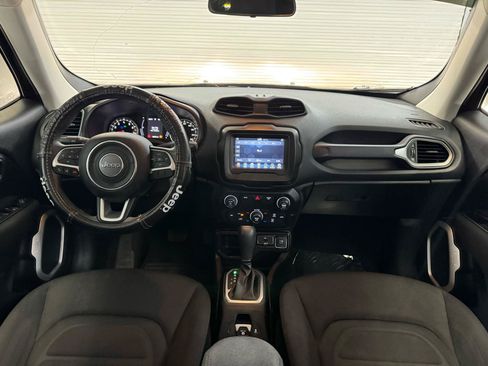 Used 2020 Jeep Renegade Latitude FWD image 20