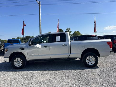 Used 2018 Nissan Titan SV RWD image 19