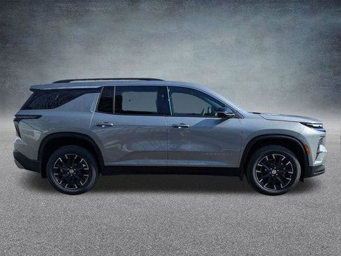 New 2026 Chevrolet Traverse LT w/ Sun and Wheel Package FWD image 2